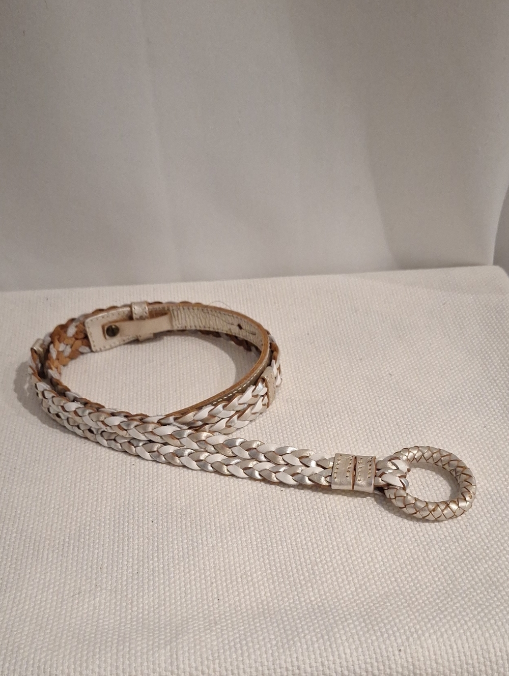 Woven Leather Circle-Buckle Belt in White, Silver And Champagne